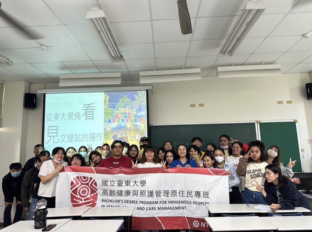 112.11.08第一屆畢業校友紀玫學姐到校分享工作經驗！圖片