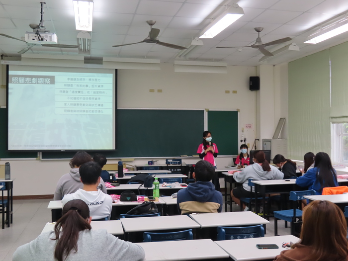 2021/11/24照顧者支持服務評估實作-顏妙倪護理師圖片